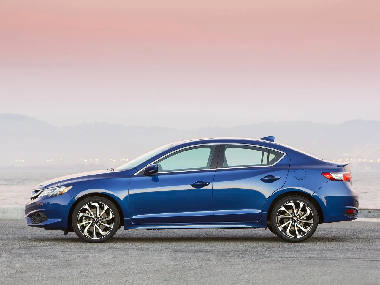 Acura ILX (2016) – boční profil