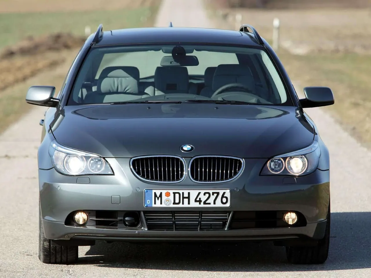 BMW 545i Touring (2005) – zepředu