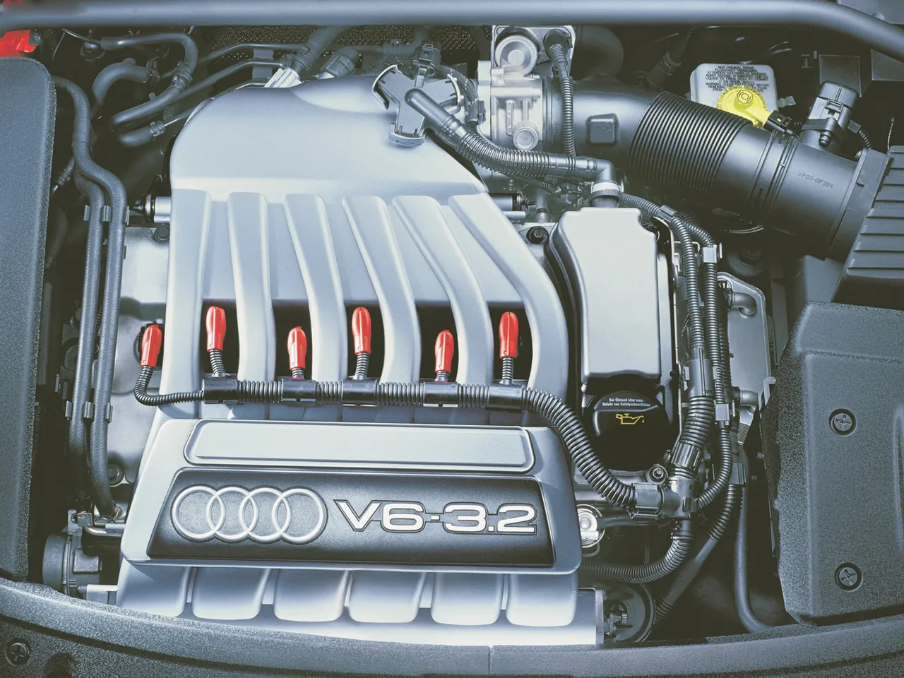 Audi TT 3.2 DSG quattro (2003) – motorový prostor