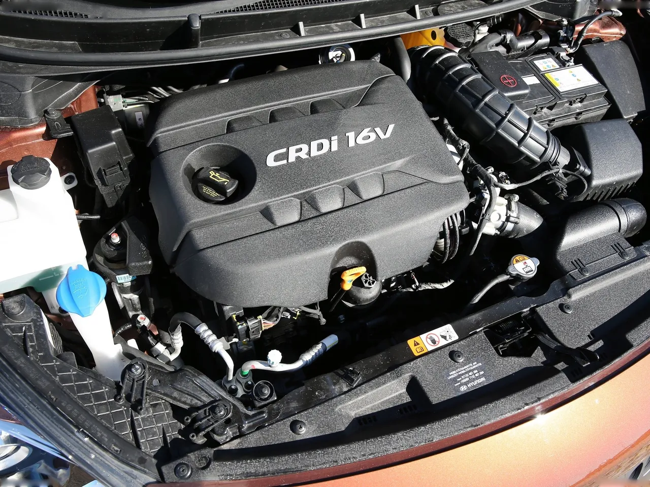 Hyundai i30 3-door (2013) – motorový prostor