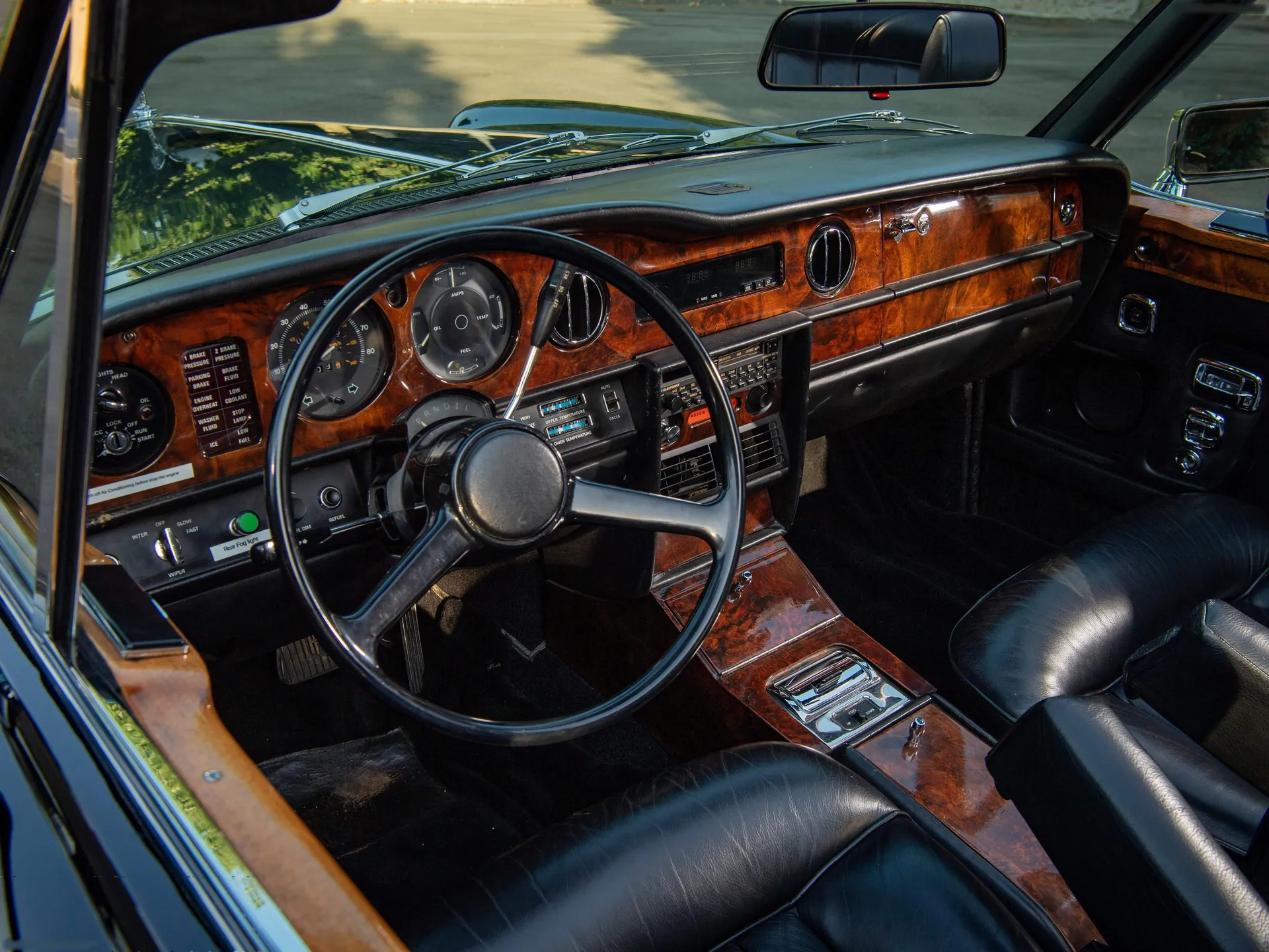 Rolls-Royce Corniche Convertible (1980) – interiér