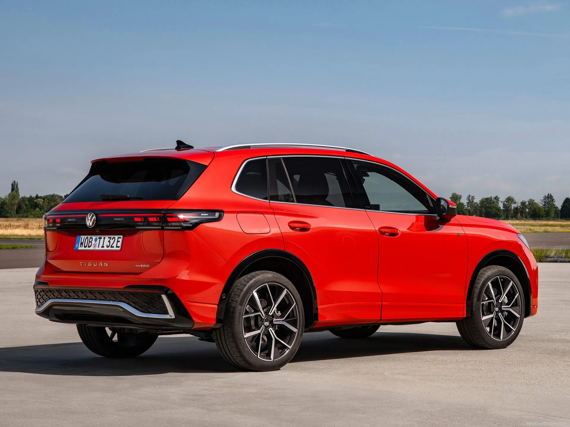 Volkswagen Tiguan (2024) – zadní tříčtvrteční pohled