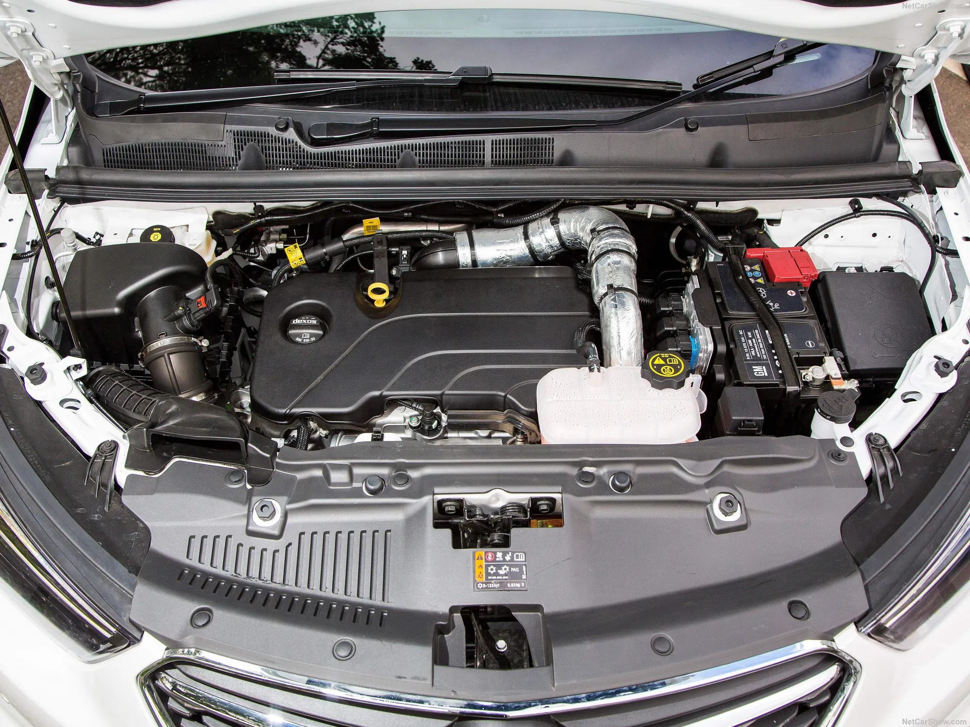 Vauxhall Mokka X (2017) – motorový prostor