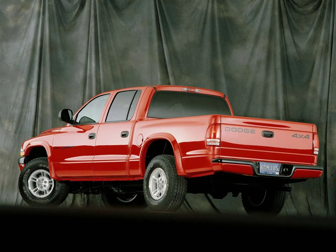 Dodge Dakota Quad Cab (2000) – zadní tříčtvrteční pohled
