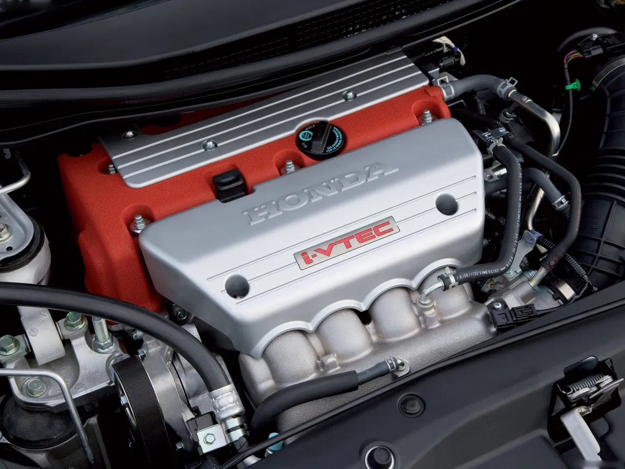 Honda Civic Type R (2007) – motorový prostor