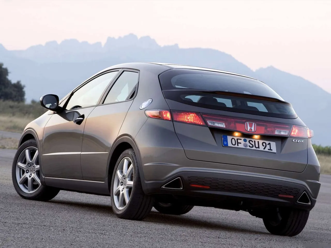 Honda Civic EUR (2006) – zadní tříčtvrteční pohled