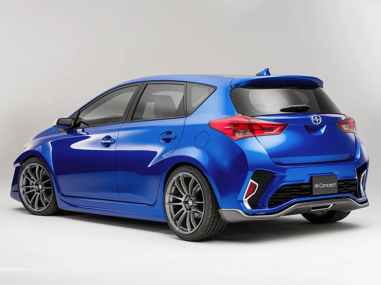Scion iM Concept (2014) – zadní tříčtvrteční pohled