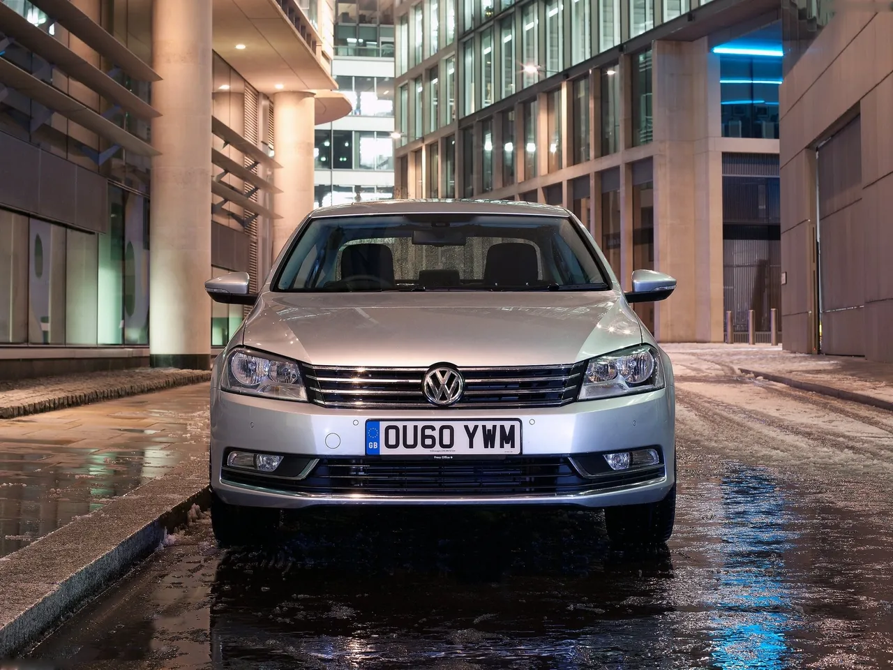 Volkswagen Passat (2011) - Front