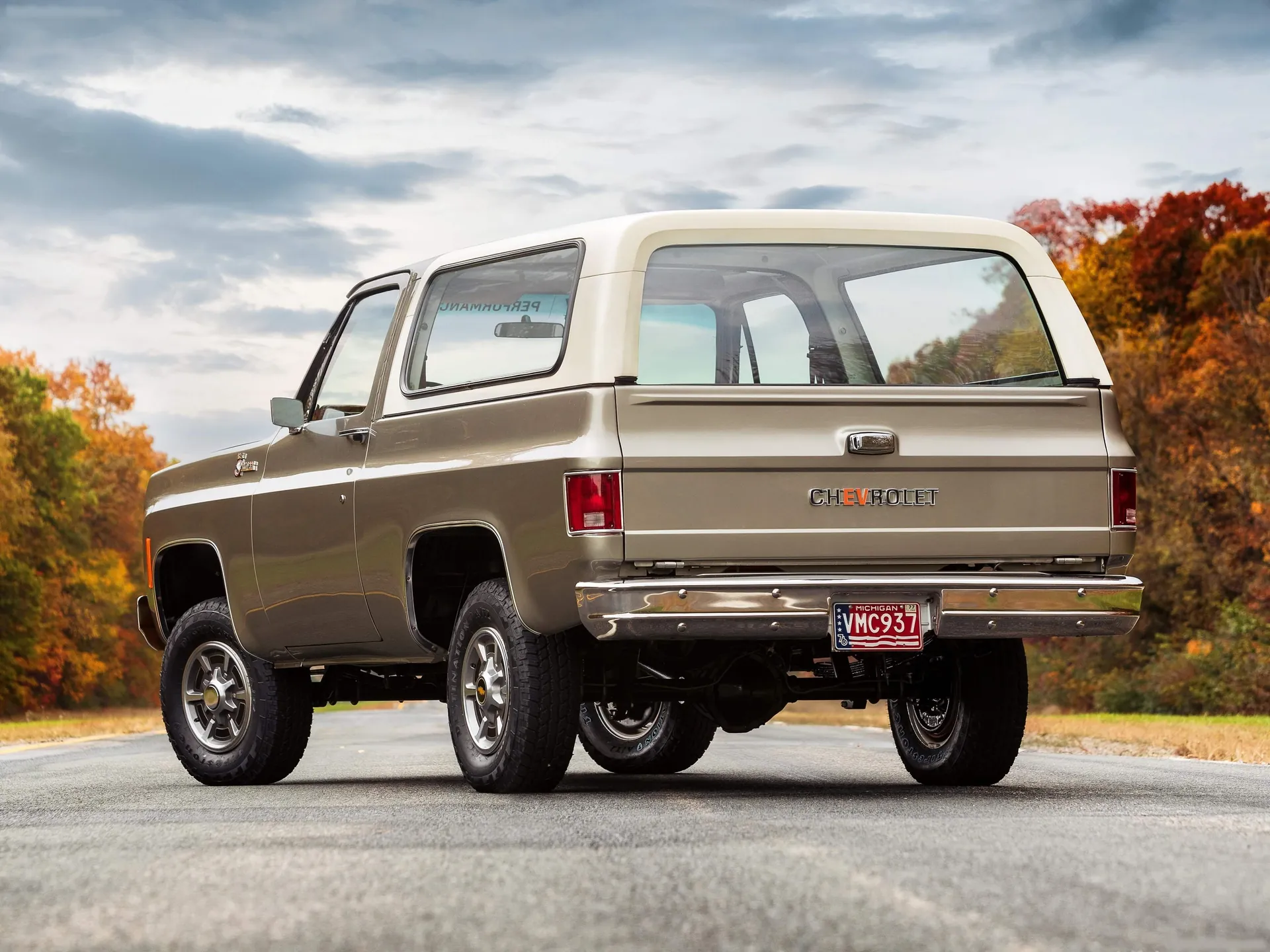 Chevrolet K5 Blazer-E Concept (2020) – zadní tříčtvrteční pohled