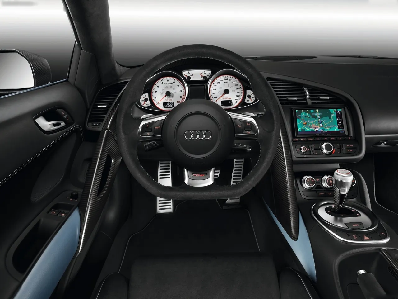 Audi R8 GT Spyder (2012) – interiér