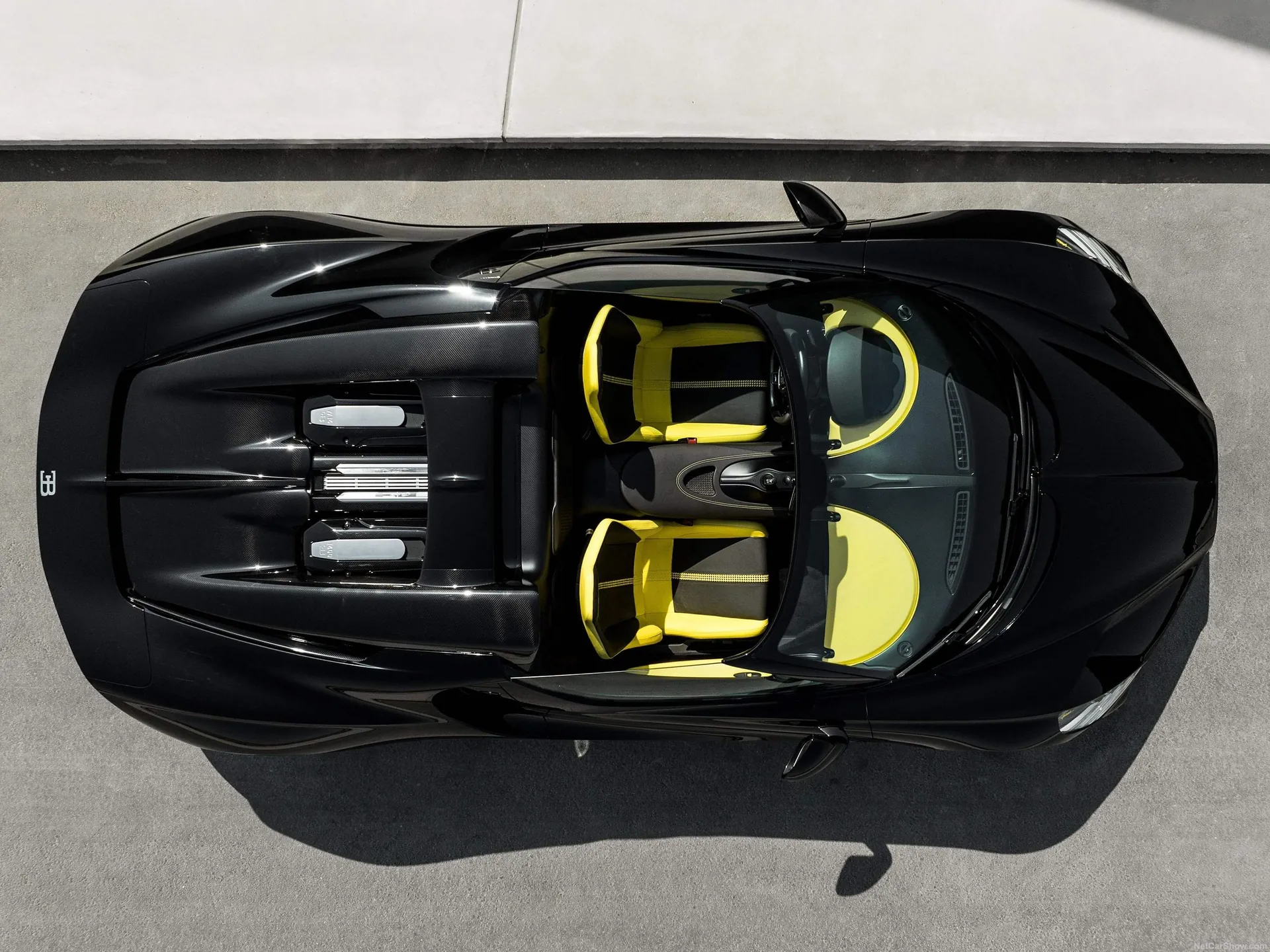 Bugatti W16 Mistral (2024) – pohled shora