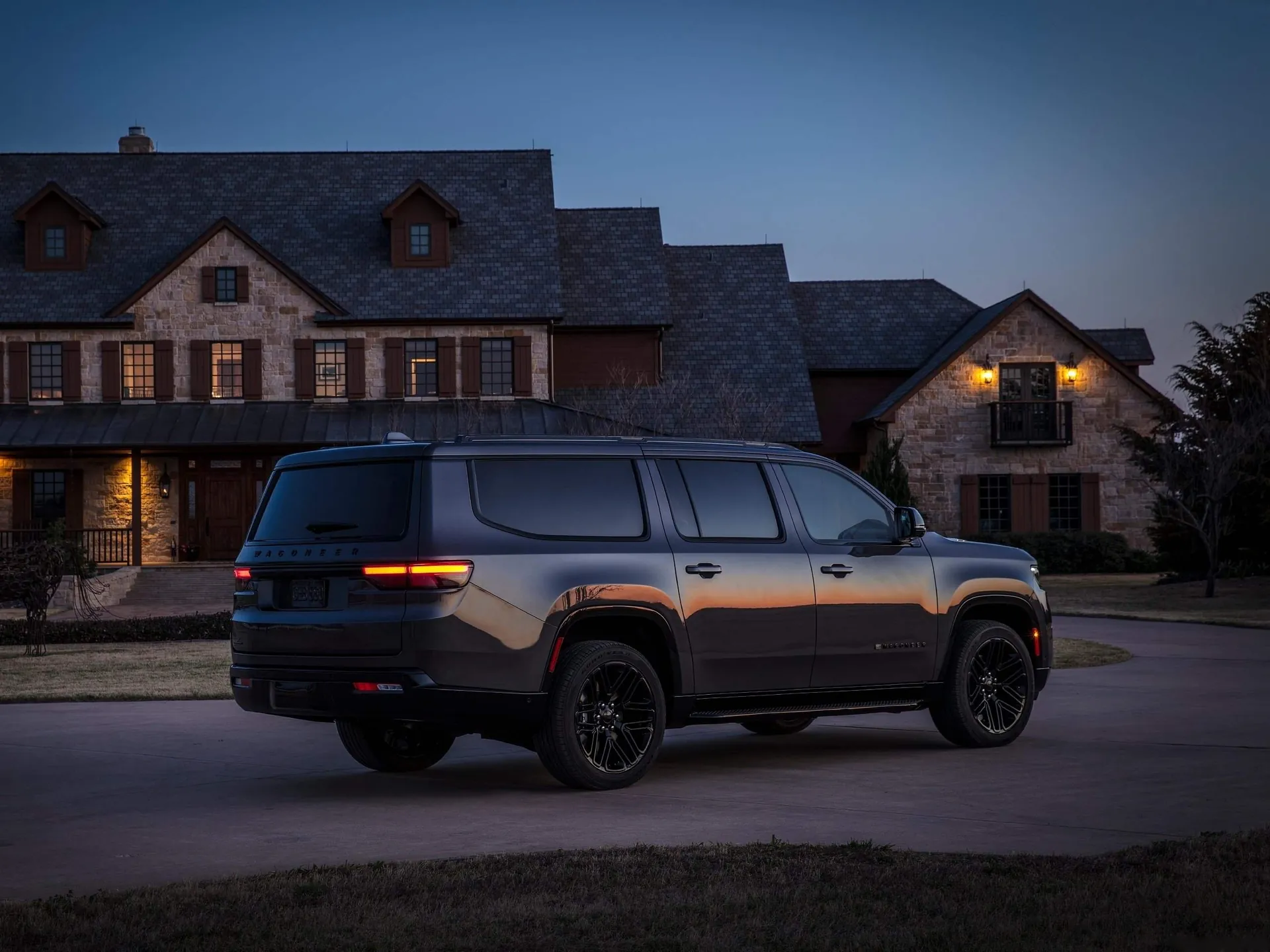 Jeep Wagoneer L (2023) – zadní tříčtvrteční pohled