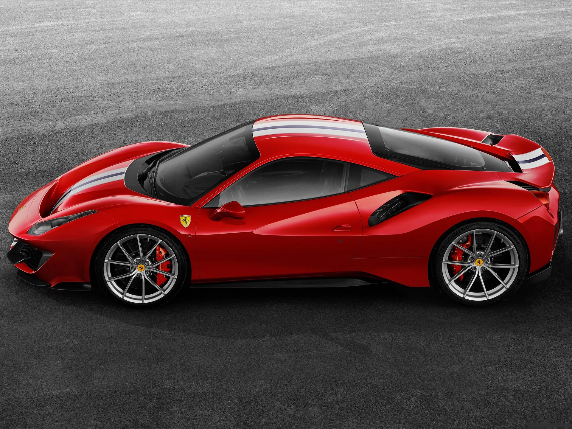 Ferrari 488 Pista (2019) – boční profil