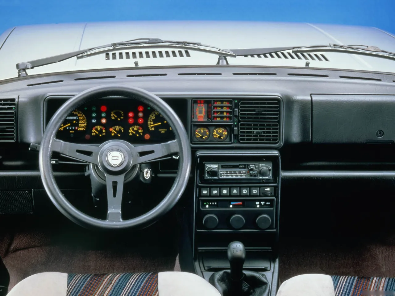 Lancia Delta HF 4WD (1986) – interiér
