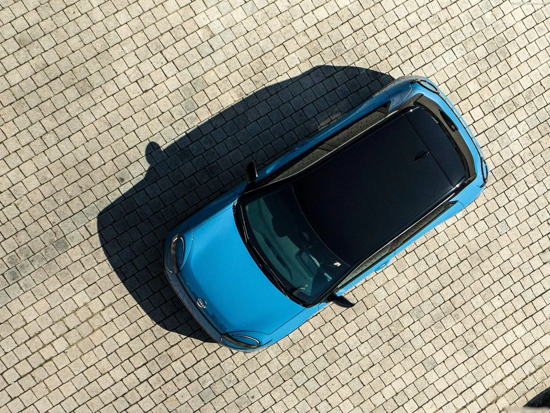 Nissan Micra EV (2026) – pohled shora