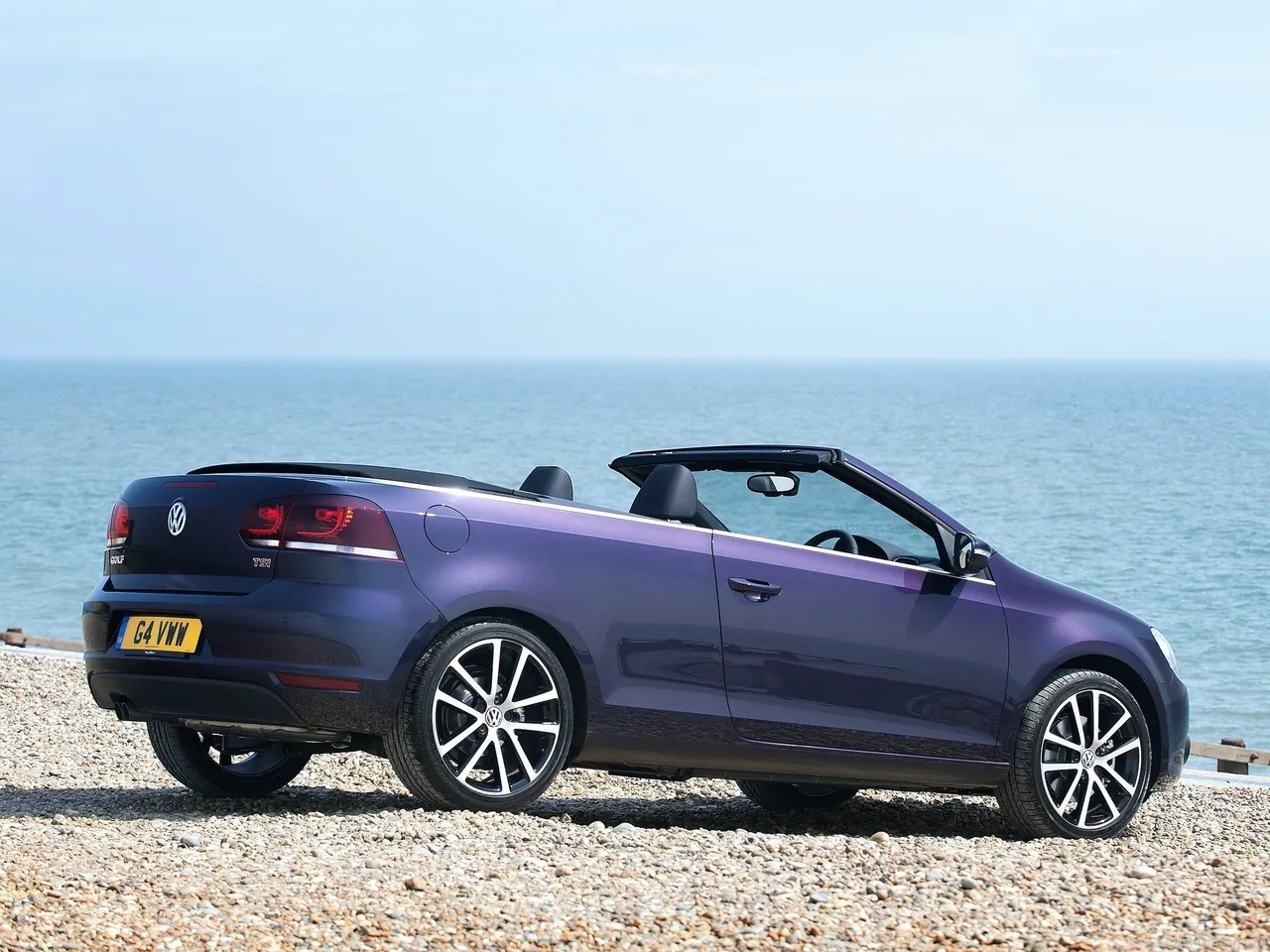 Volkswagen Golf Cabriolet (2012) – zadní tříčtvrteční pohled