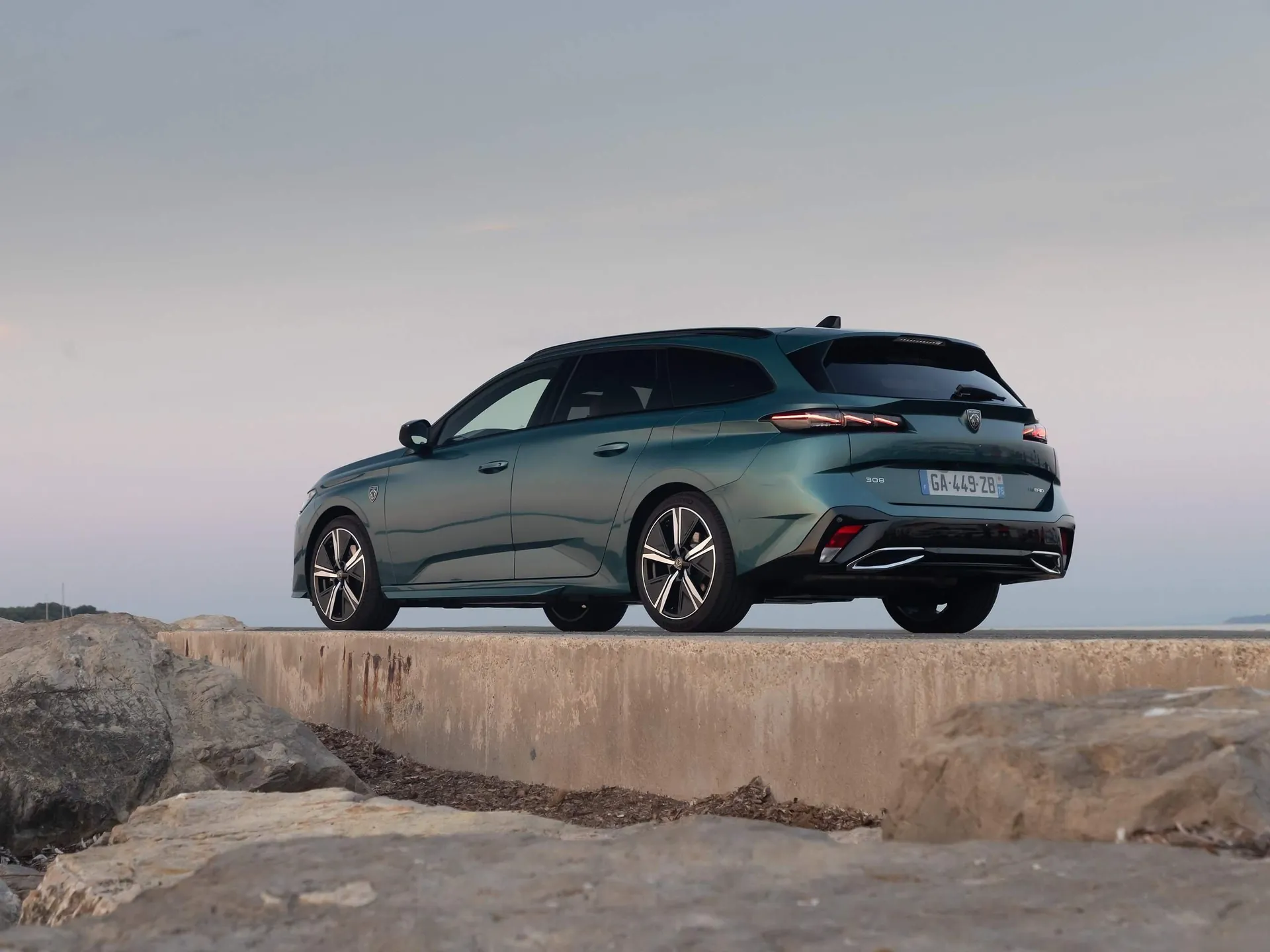 Peugeot 308 SW (2022) – zadní tříčtvrteční pohled