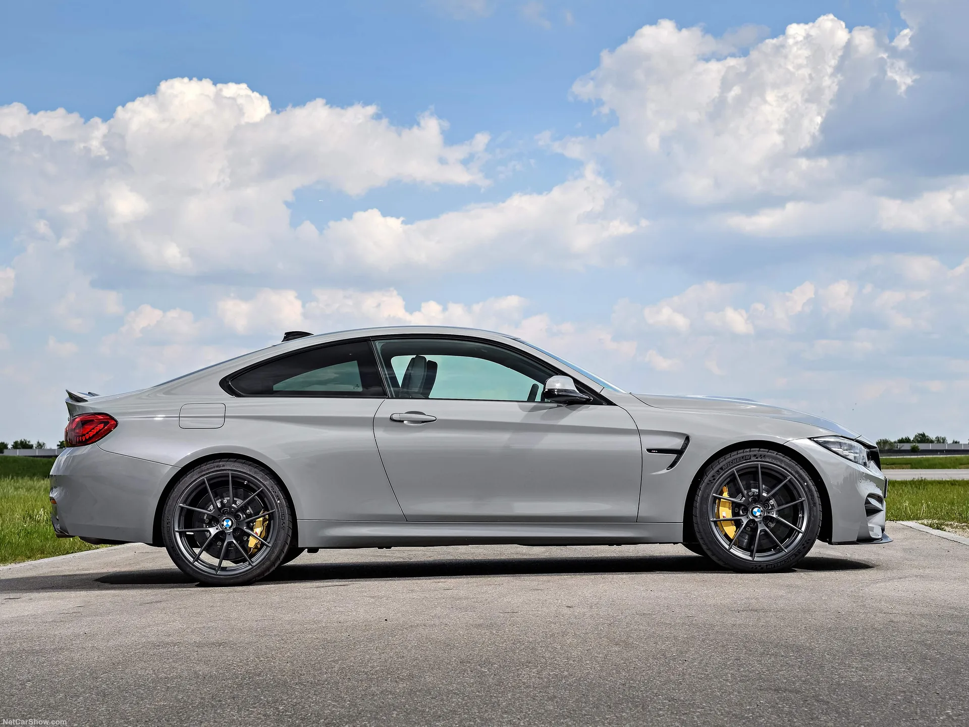 BMW M4 CS (2018) – boční profil