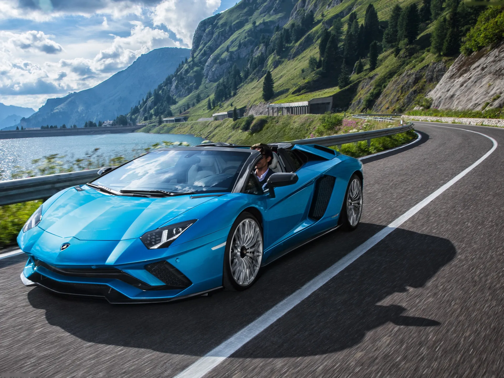 Lamborghini Aventador S Roadster (2018)