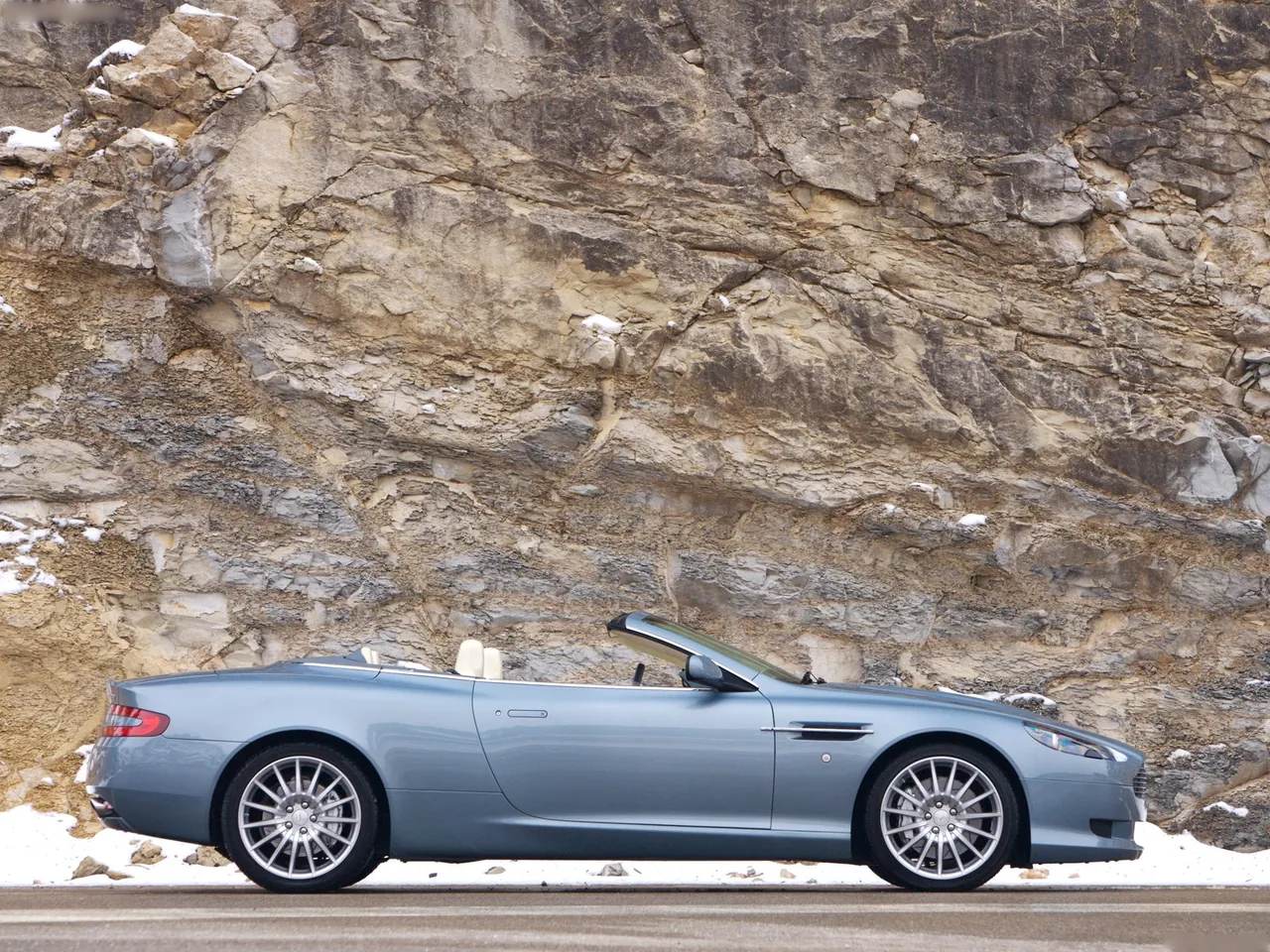 Aston Martin DB9 Volante (2007) – boční profil