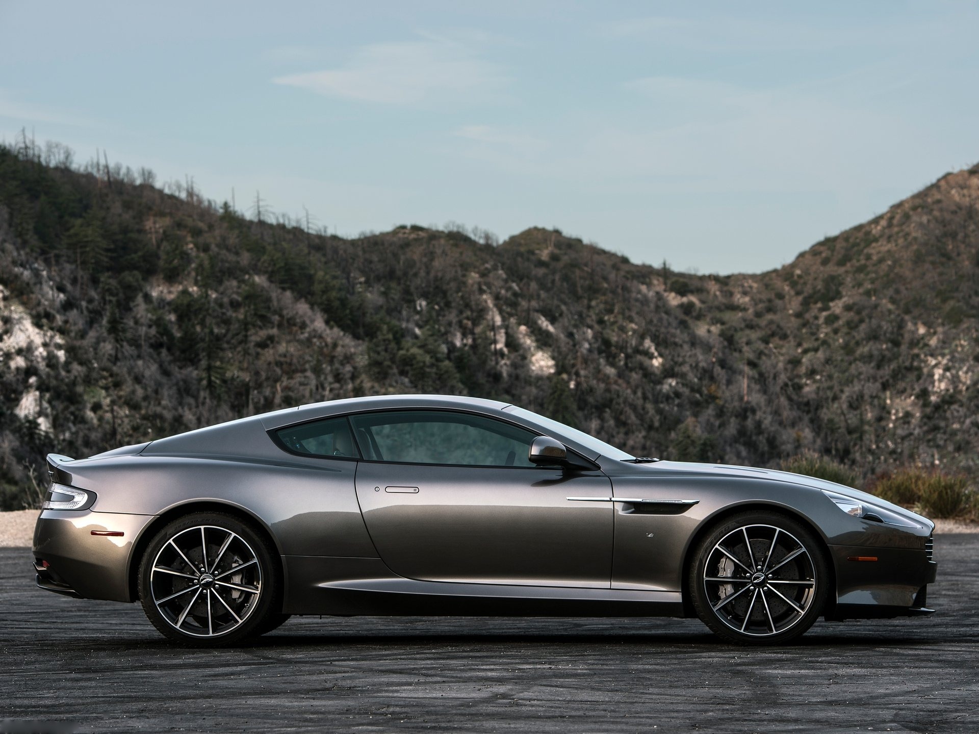 Aston Martin DB9 GT (2016) – boční profil