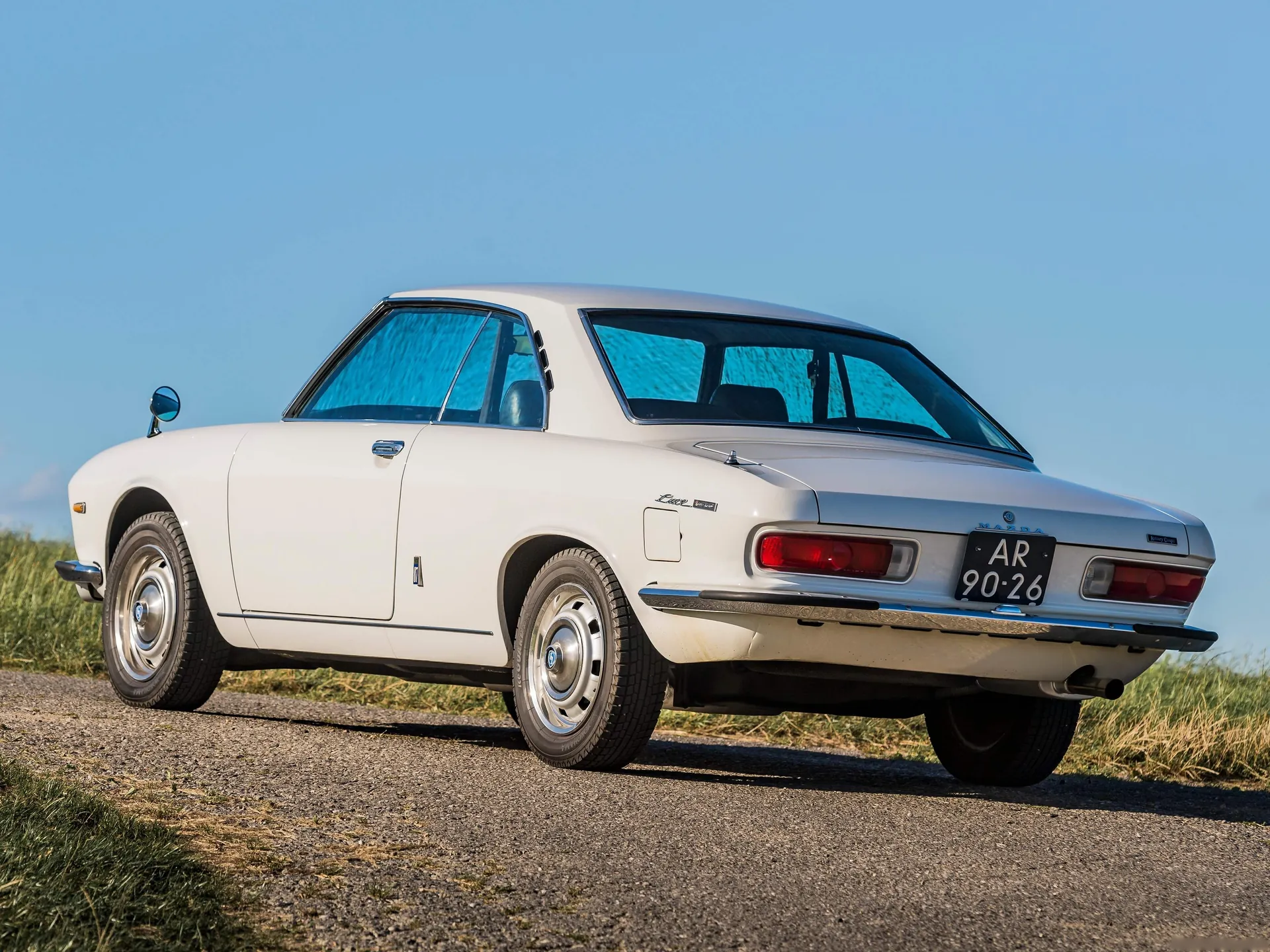 Mazda Luce R130 (1969) – zadní tříčtvrteční pohled
