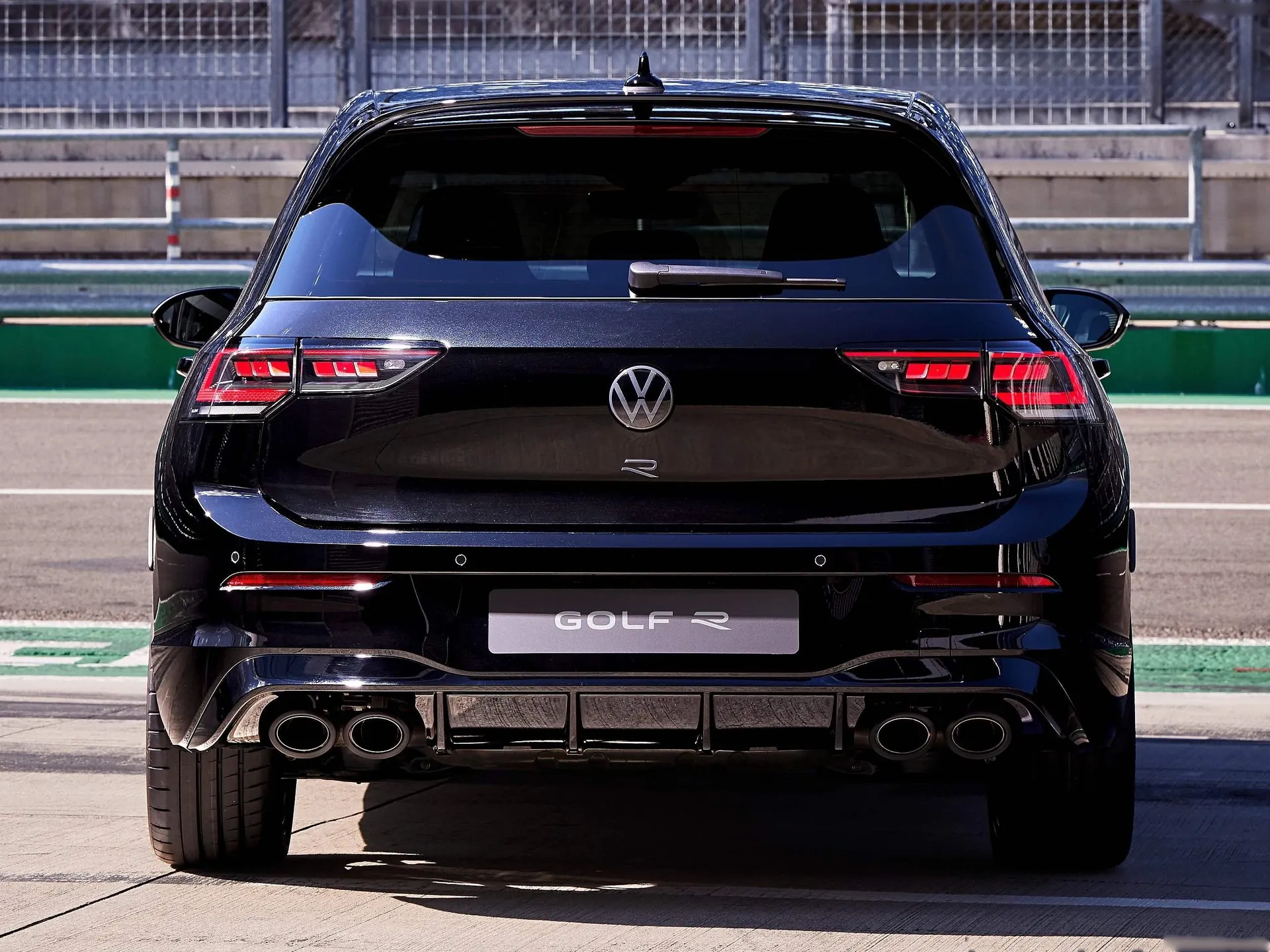 Volkswagen Golf R (2025) – zezadu