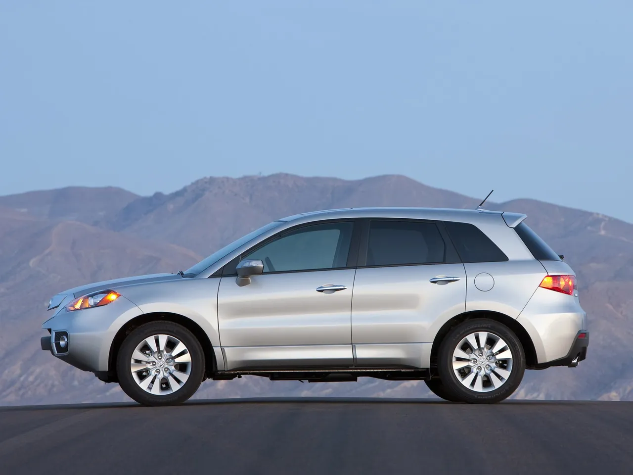 Acura RDX (2010) – boční profil