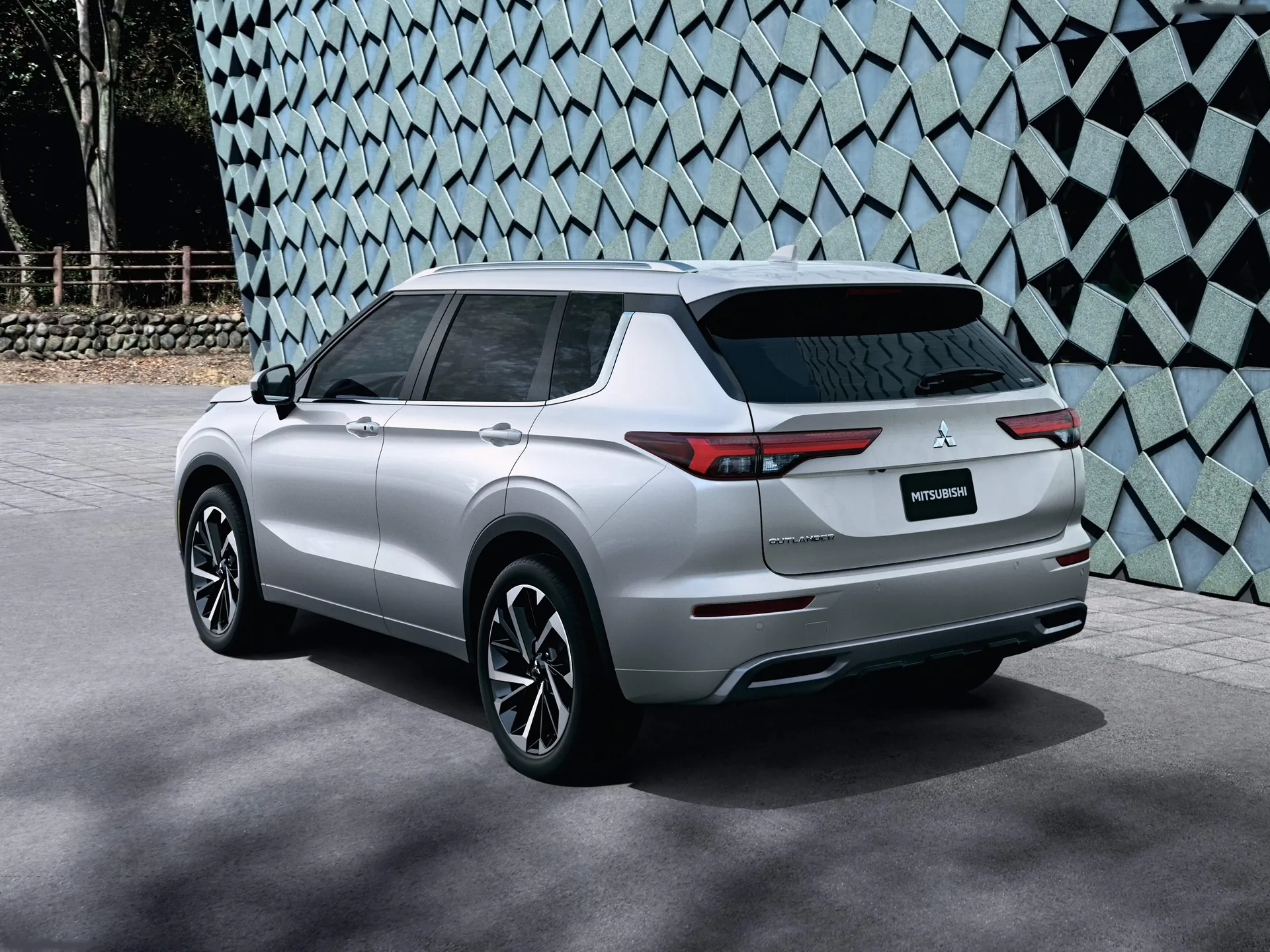 Mitsubishi Outlander (2022) – zadní tříčtvrteční pohled