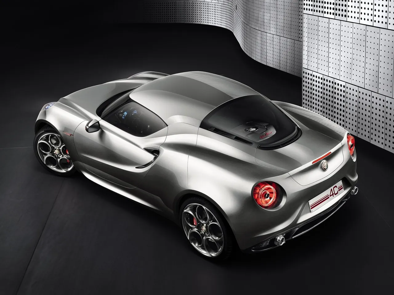 Alfa Romeo 4C Concept (2011) – zadní tříčtvrteční pohled