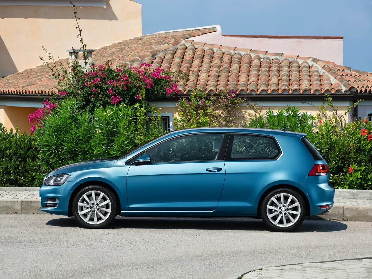 Volkswagen Golf (2013) - Side Profile