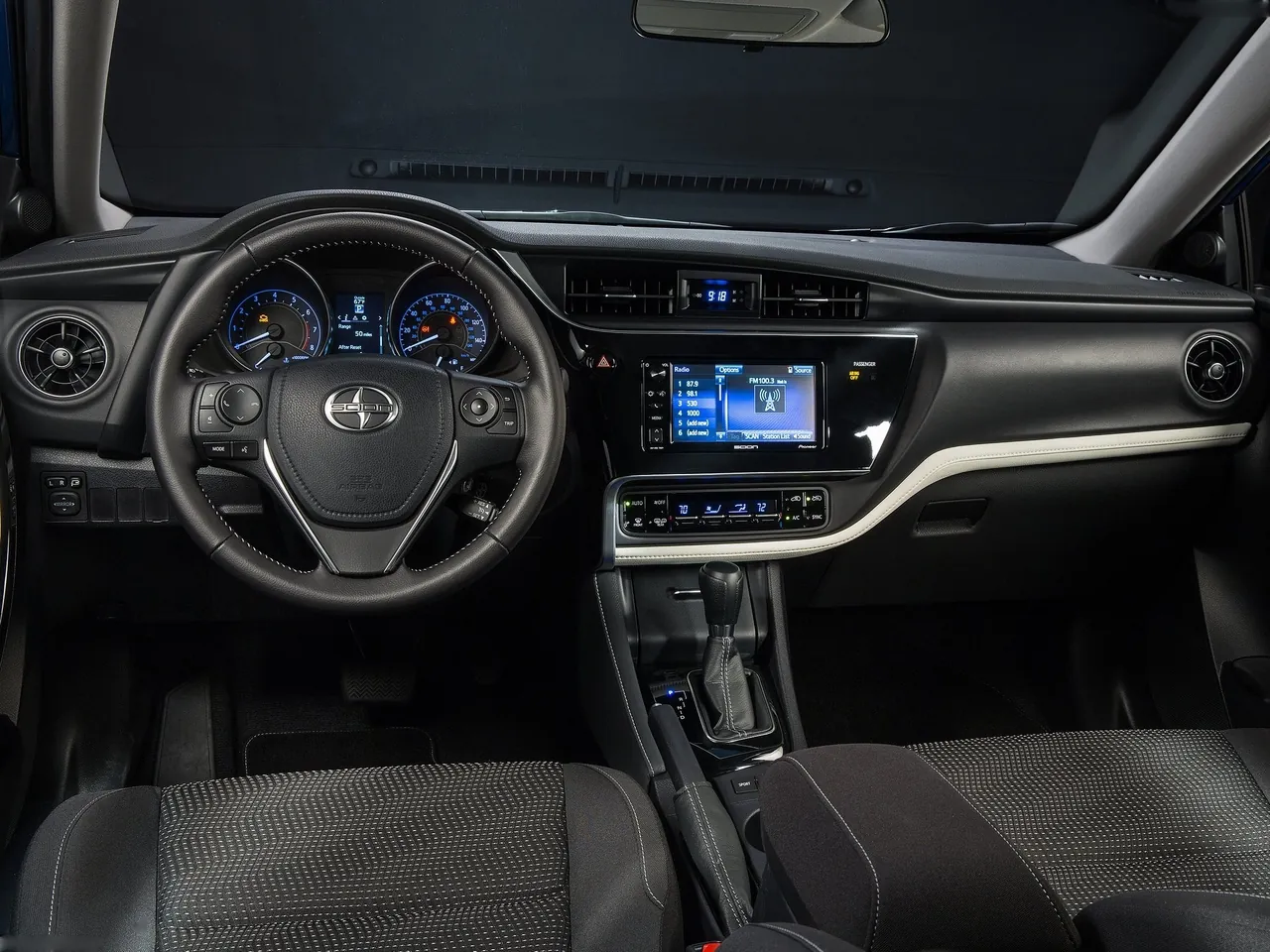 Scion iM (2016) – interiér