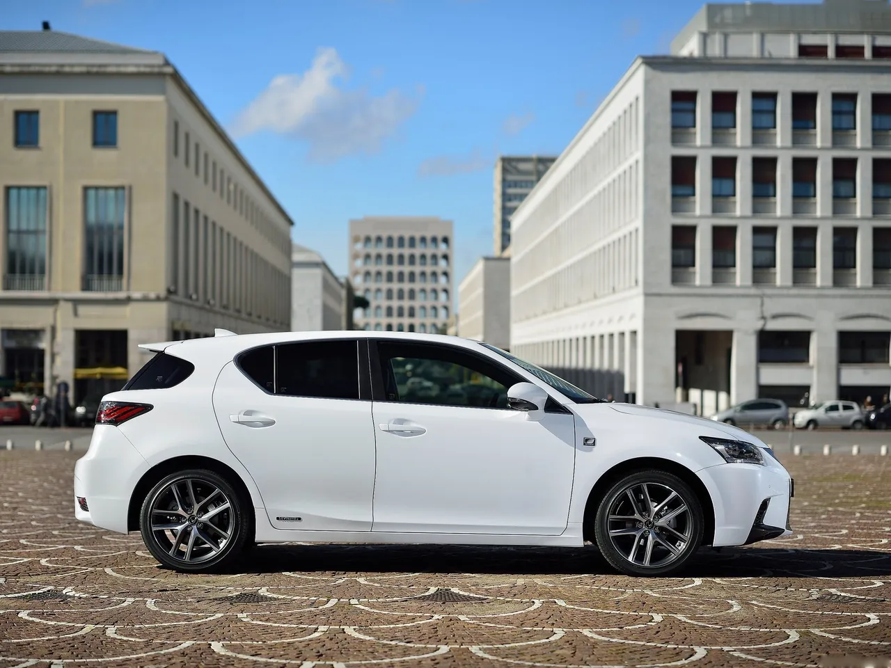 Lexus CT 200h (2014) – boční profil