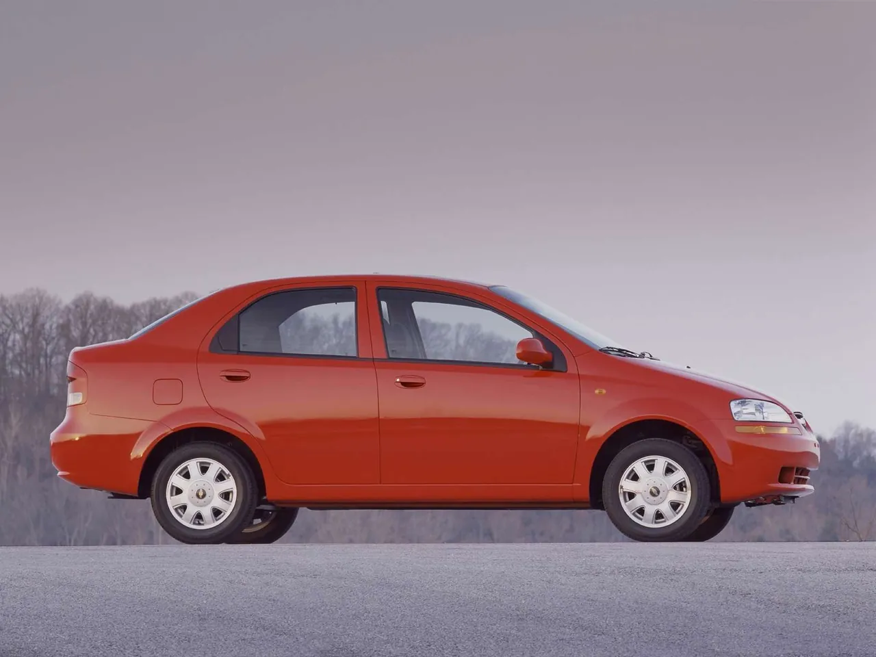 Chevrolet Aveo LS 4 Door (2004) – boční profil