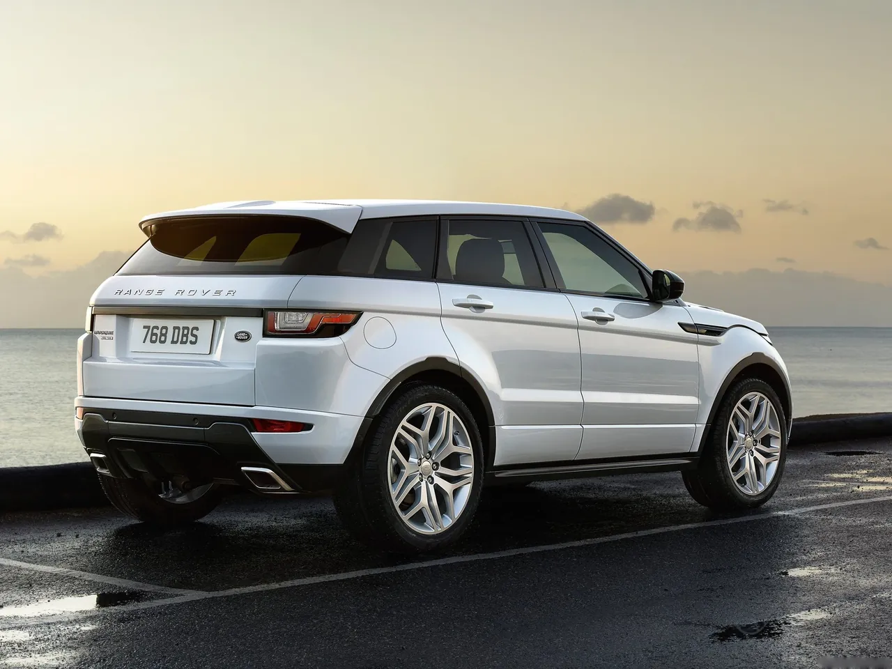 Land Rover Range Rover Evoque (2016) – zadní tříčtvrteční pohled