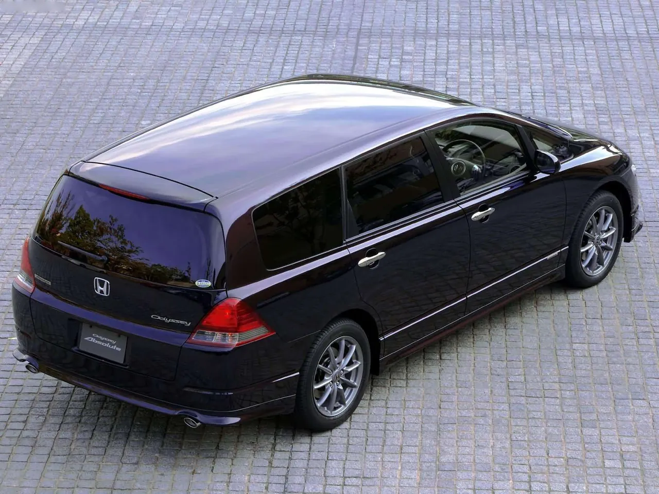 Honda Odyssey Absolute [JP] (2004) – zadní tříčtvrteční pohled