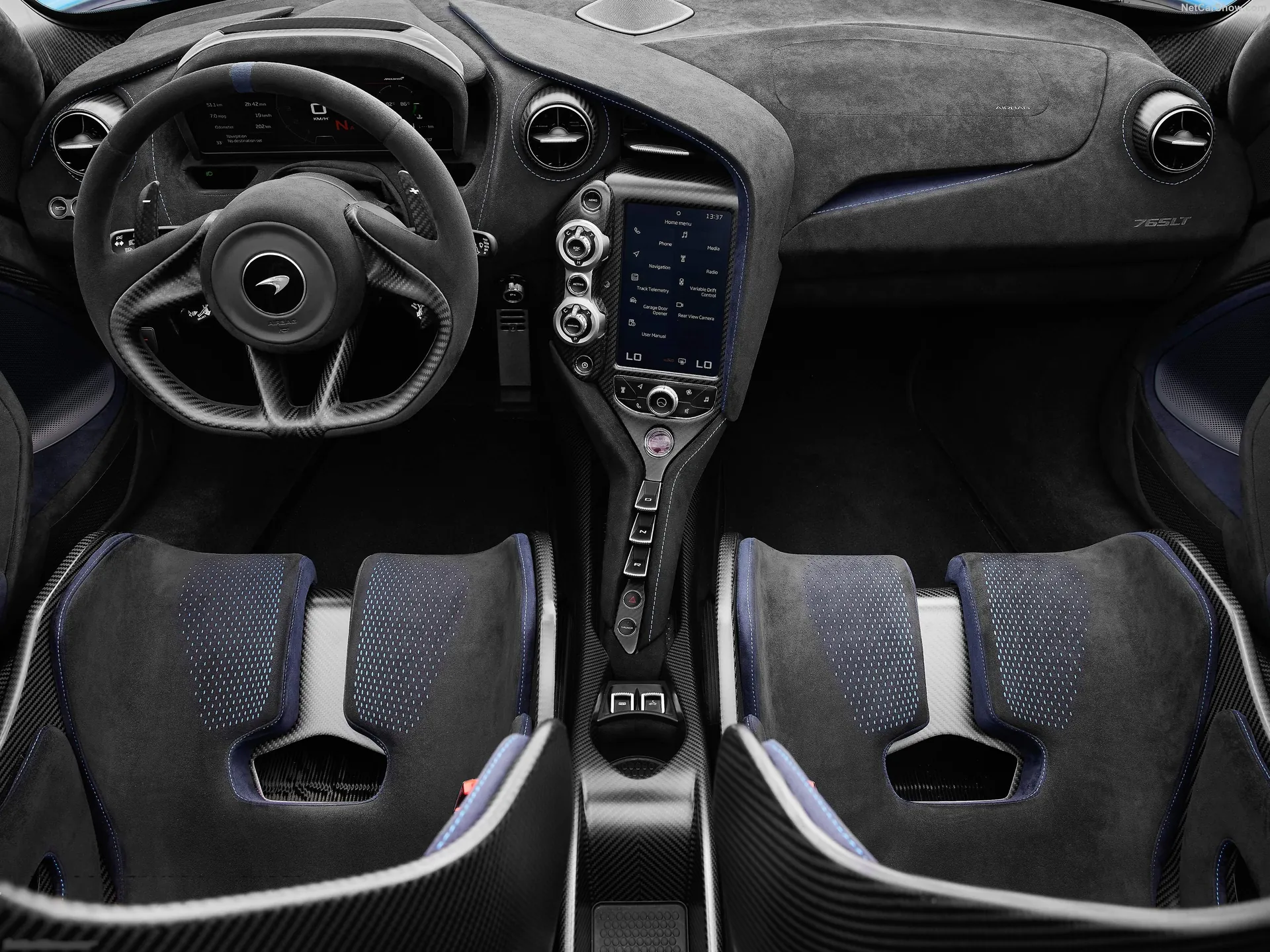 McLaren 765LT Spider (2022) – interiér
