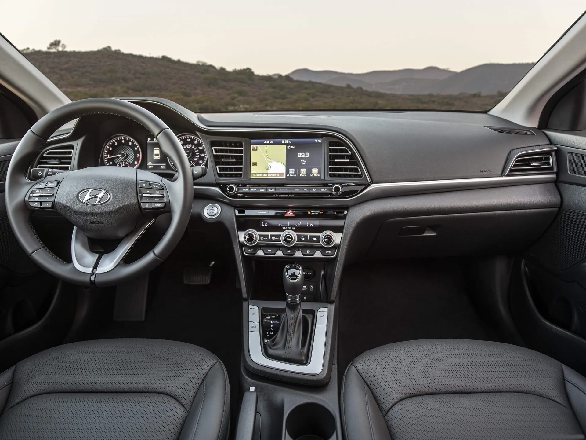 Hyundai Elantra (2019) – interiér