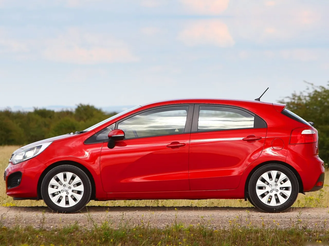 Kia Rio (2012) – boční profil