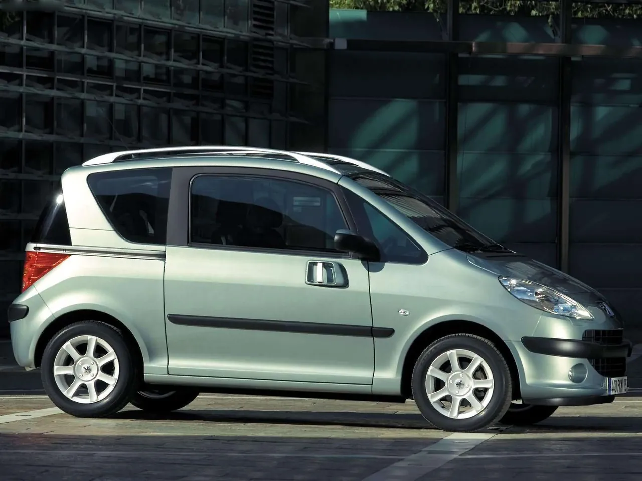 Peugeot 1007 (2005) – boční profil