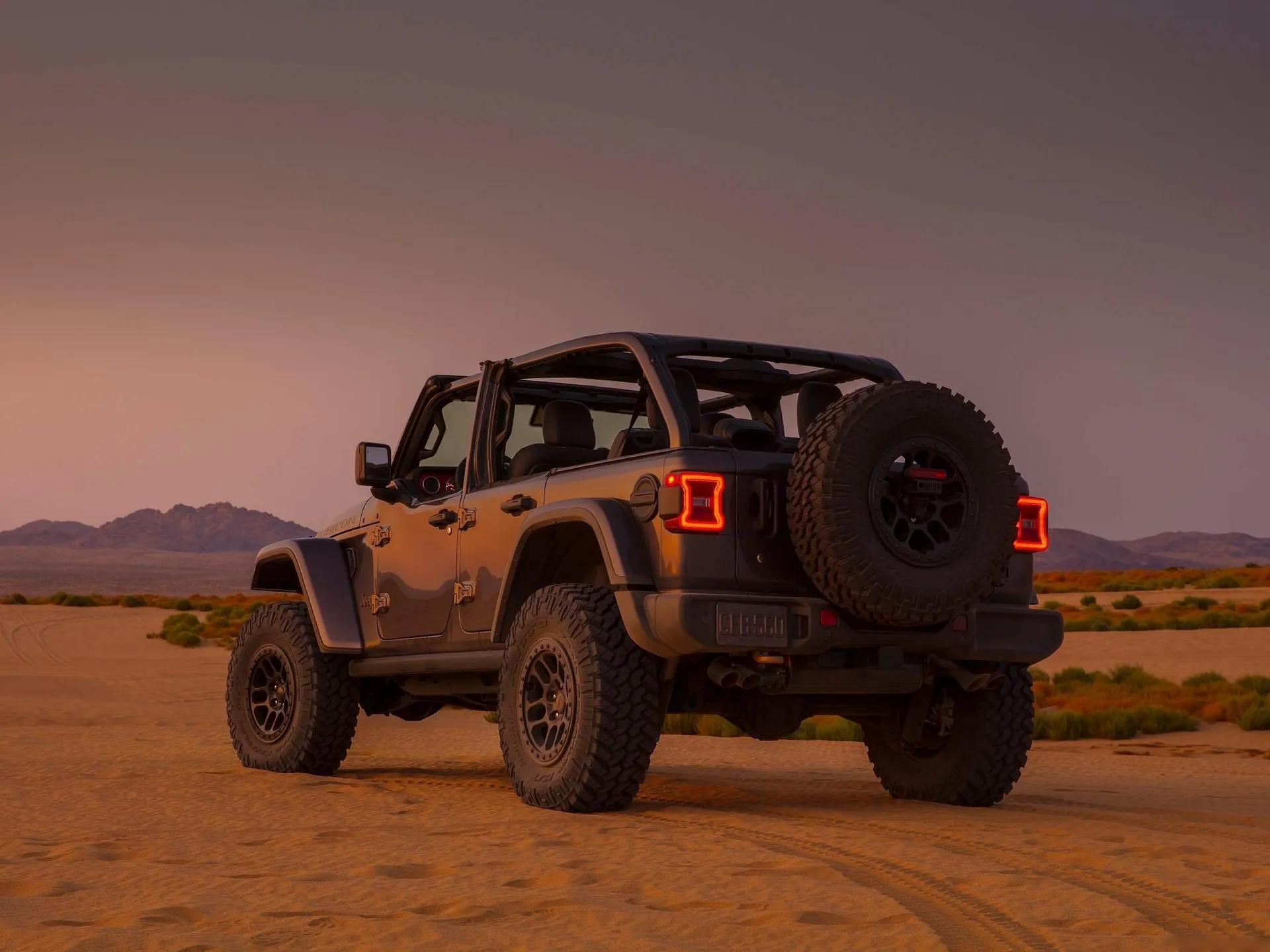 Jeep Wrangler Rubicon 392 (2021) – zadní tříčtvrteční pohled