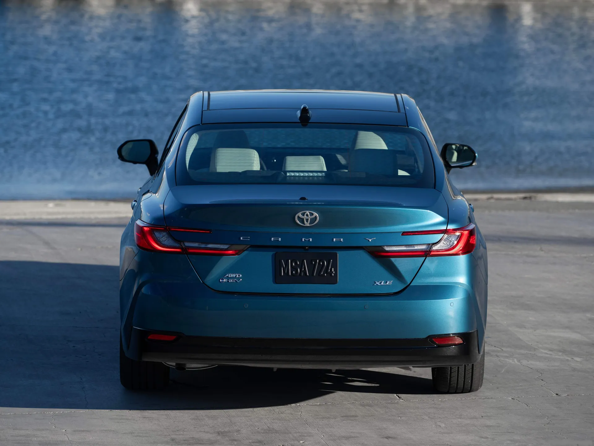 Toyota Camry Hybrid (2025) – zezadu