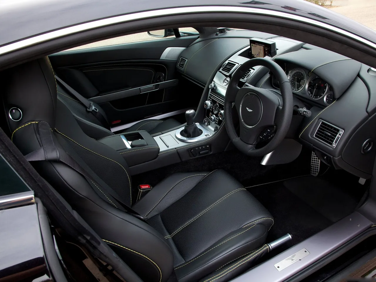 Aston Martin V8 Vantage (2012) - Interior
