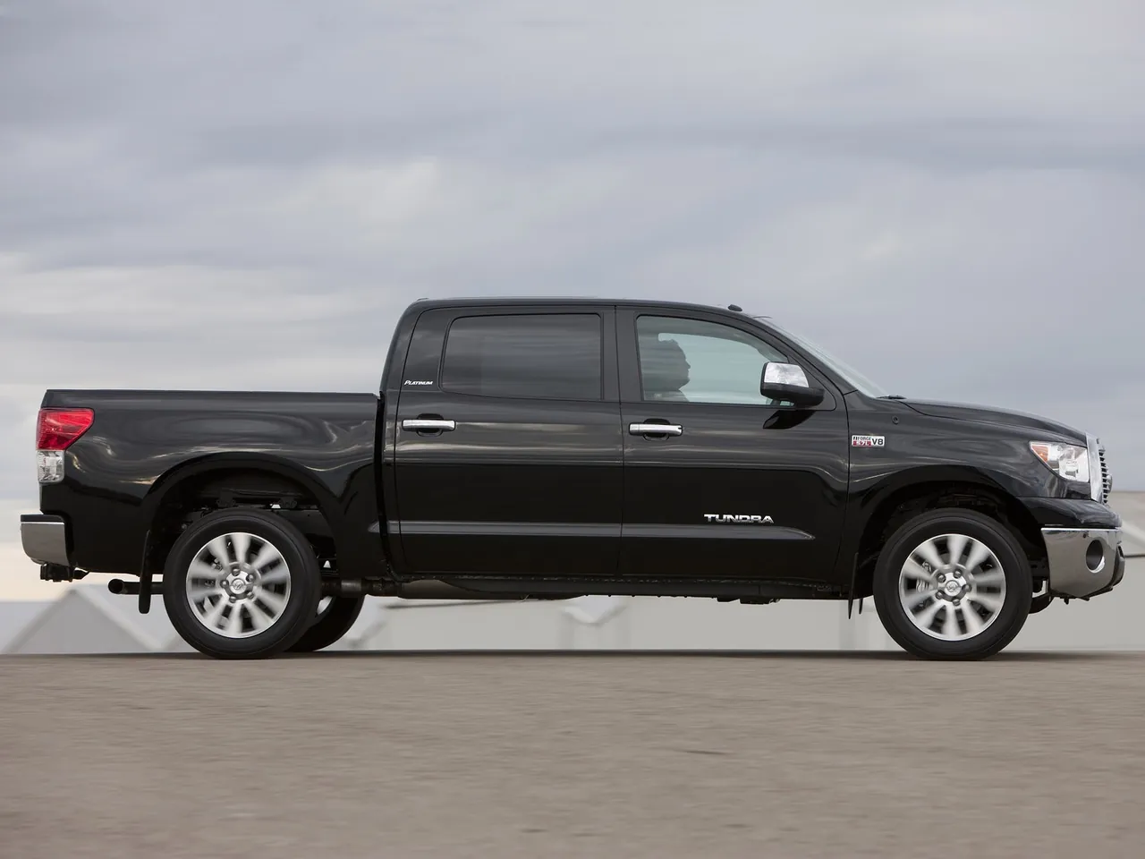 Toyota Tundra CrewMax (2010) – boční profil