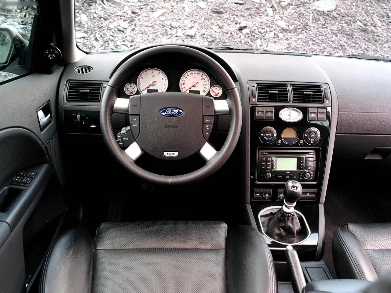 Ford Mondeo ST220 (2002) – interiér