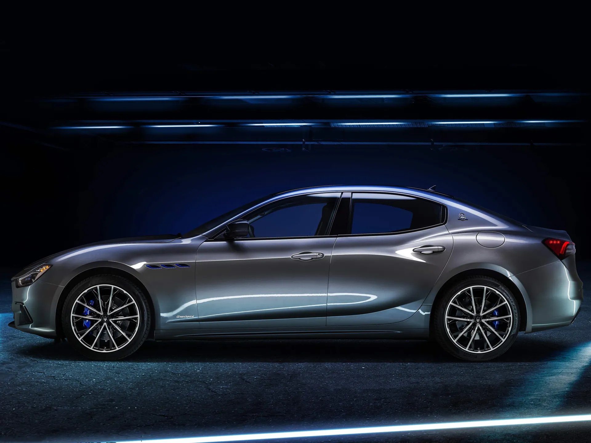 Maserati Ghibli Hybrid (2021) – boční profil