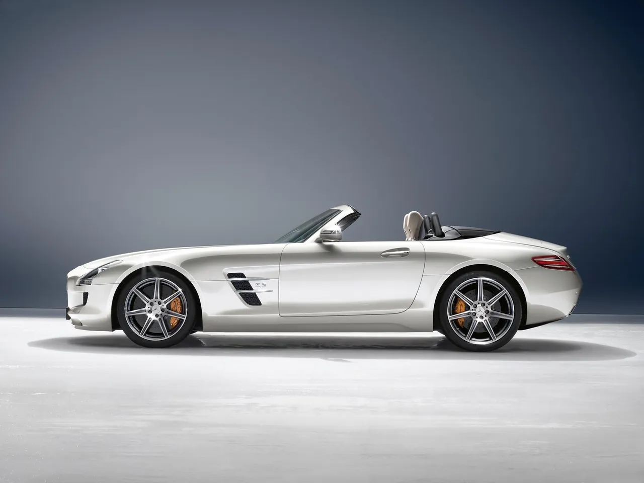 Mercedes-Benz SLS AMG Roadster (2012) – boční profil