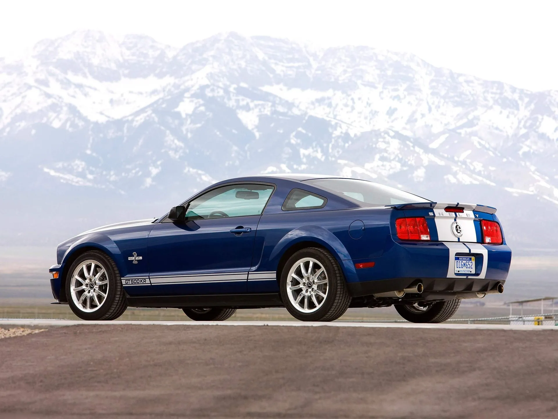 Ford Mustang Shelby GT500KR (2008) – zadní tříčtvrteční pohled