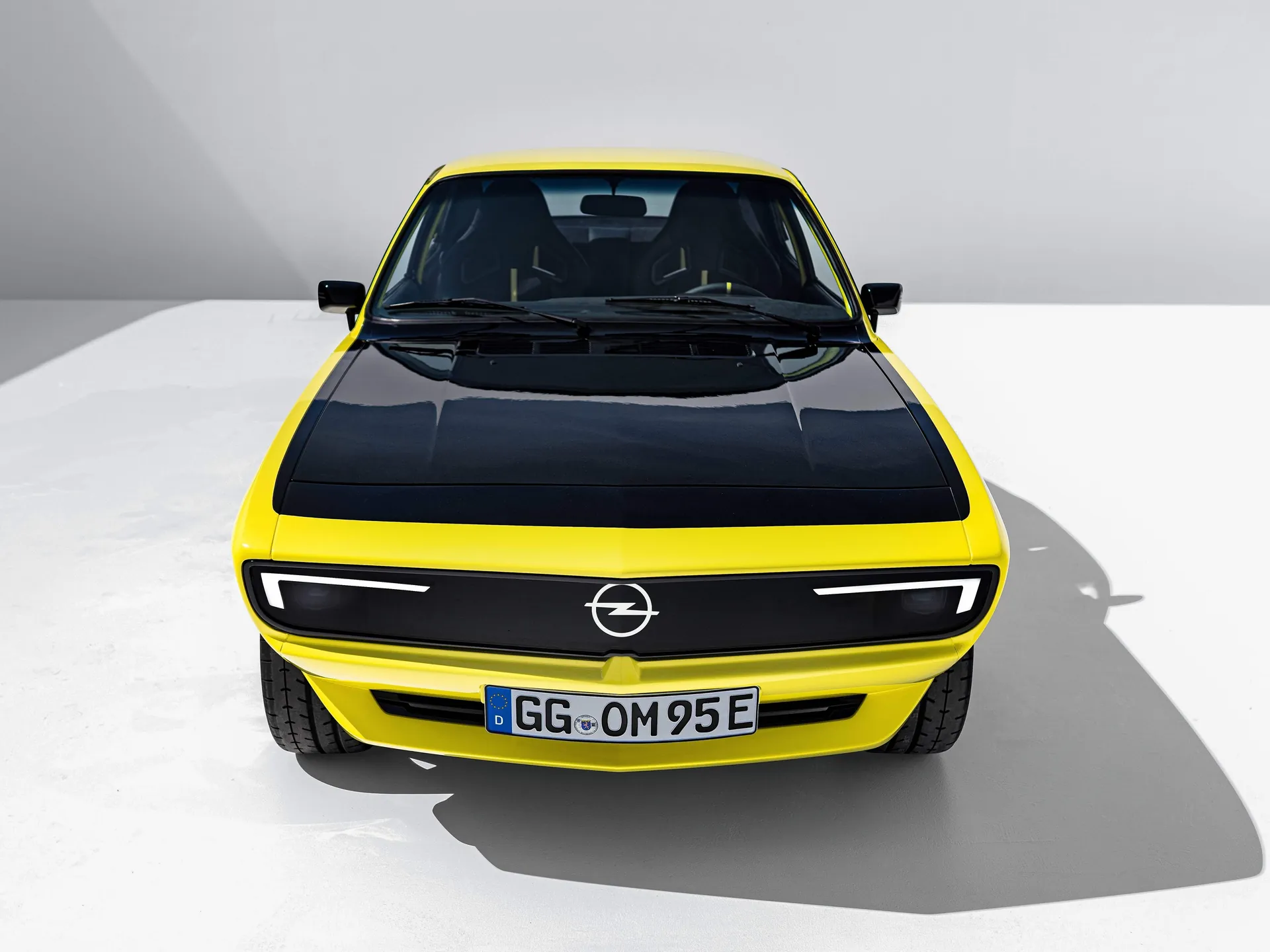 Opel Manta GSe ElektroMOD Concept (2021) – zepředu