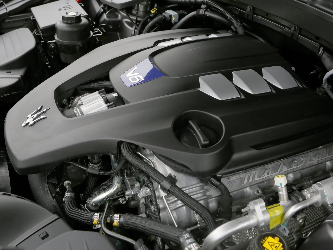 Maserati Levante (2017) – motor